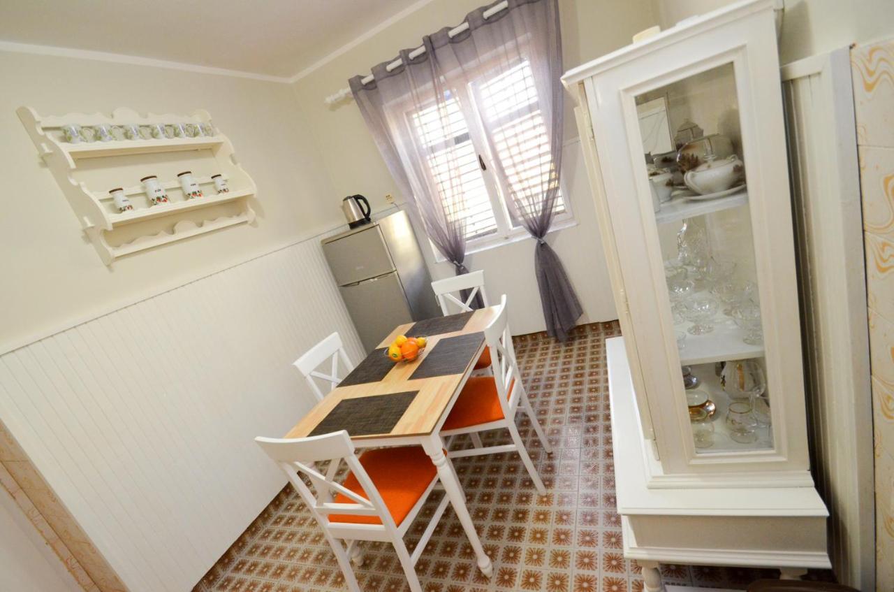 Red House Apartment Kotor Zewnętrze zdjęcie